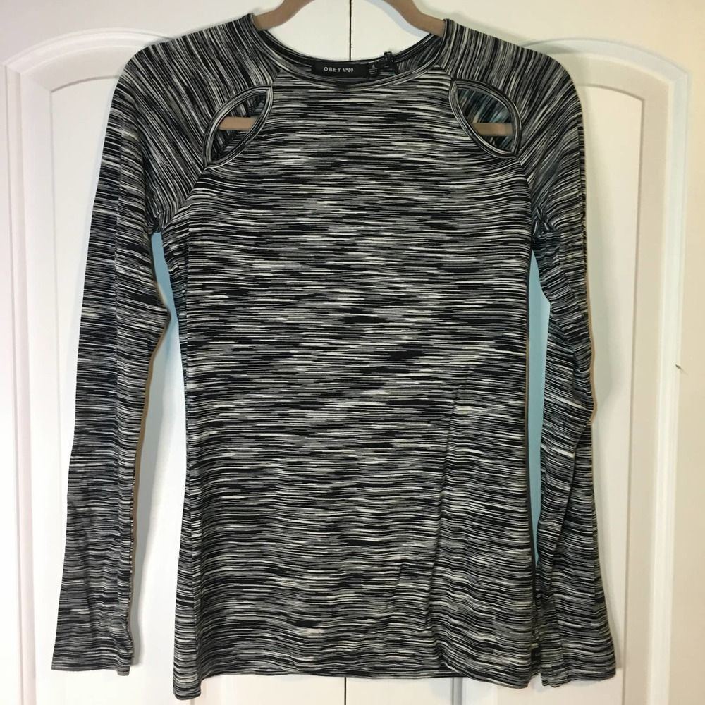 Obey Top - Picture 4 of 12